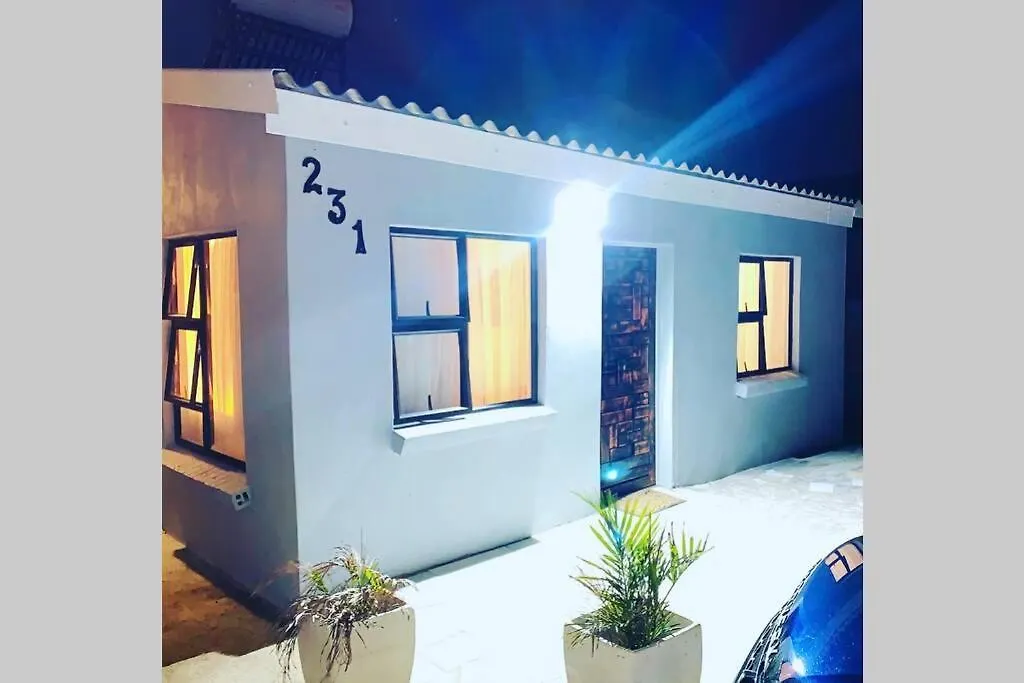 Vakantiehuis Kasi Cottage: Modern, Luxury Township Accommodation! Port Elizabeth